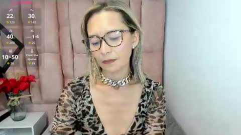 Snapshot of issa_milf__ chatting on June 10, 2:05 pm ISSA MILF online show from June 10, 2:05 pm
