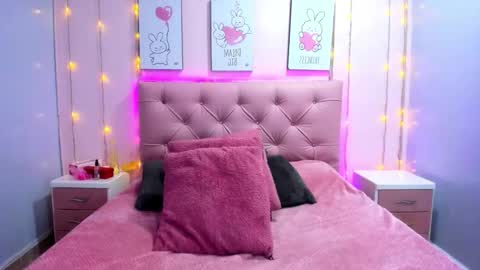 Issa  online show from February 5, 3:22 am