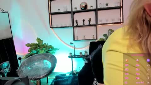 Issabel online show from December 1, 12:43 pm