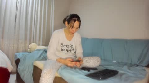 Issabelle online show from February 3, 5:40 am