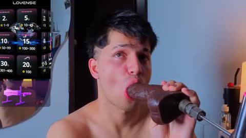 Issac online show from January 9, 4:59 am