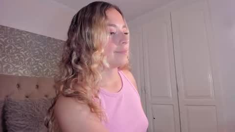 issadorajames online show from October 19, 2:29 pm