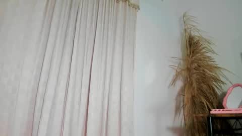 Snapshot of issagodiva chatting on October 11, 1:38 am . . . . online show from October 11, 1:38 am