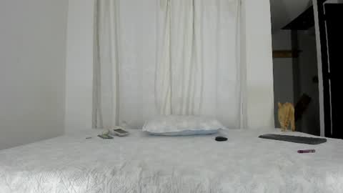 Snapshot of issalovexxx chatting on June 16, 6:27 am Isabella online show from June 16, 6:27 am