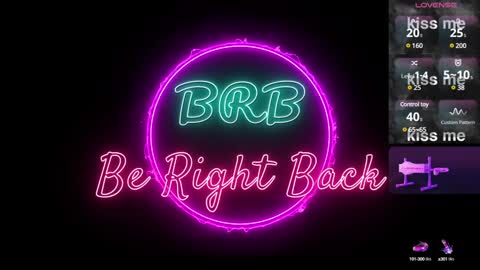 Snapshot of issie_cute chatting on February 8, 10:40 pm Issie online show from February 8, 10:40 pm