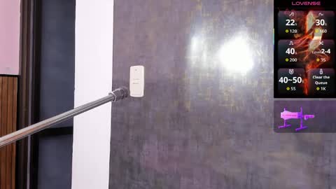 Snapshot of issys_milf chatting on May 10, 12:05 am ISSYS online show from May 10, 12:05 am