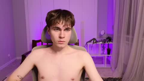 Snapshot of istairee chatting on December 30, 1:36 pm Maks online show from December 30, 1:36 pm