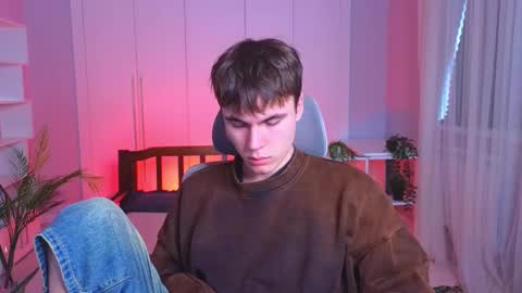 Snapshot of istairee chatting on February 4, 9:49 am Maks online show from February 4, 9:49 am