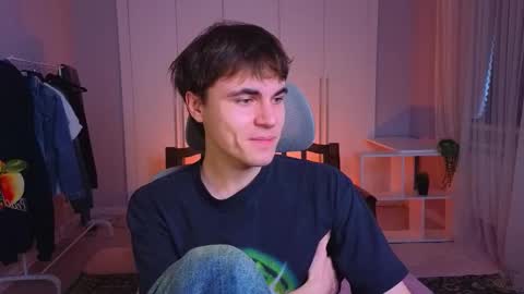 Snapshot of istairee chatting on March 4, 10:46 am Maks online show from March 4, 10:46 am