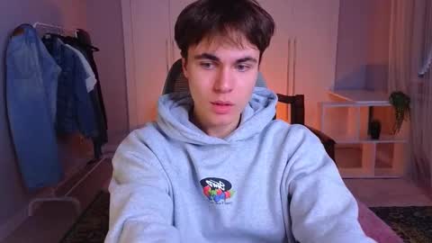 Snapshot of istairee chatting on March 12, 10:37 am Maks online show from March 12, 10:37 am