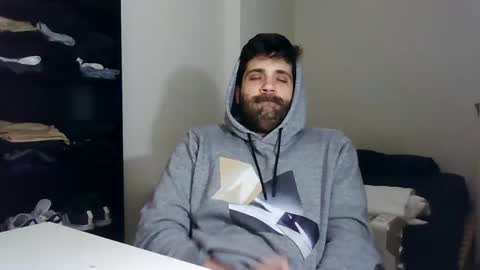 Snapshot of italianboybcn chatting on January 12, 7:21 am italianboybcn online show from January 12, 7:21 am