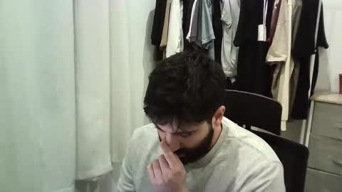 italianboybcn online show from December 13, 10:48 pm