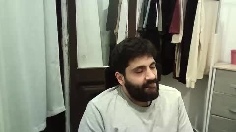 italianboybcn online show from December 18, 6:58 pm