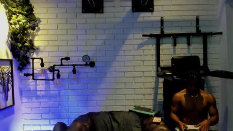 Italo Moore online show from October 23, 11:20 am