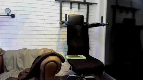 Italo Moore online show from October 25, 11:51 am