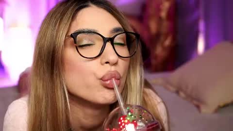 Snapshot of italy_baby chatting on May 14, 8:04 pm italy_baby online show from May 14, 8:04 pm