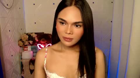 Snapshot of itgirl_cathy chatting on February 20, 12:30 am CathCathy online show from February 20, 12:30 am