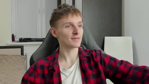 Ethan online show from September 24, 6:33 pm