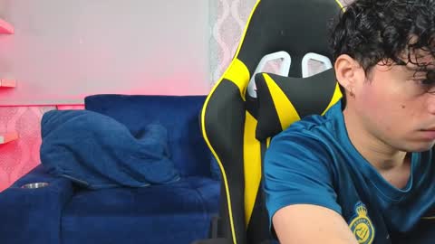 Ithan and Friends online show from January 9, 1:56 pm