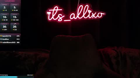 Snapshot of its_allixo chatting on May 23, 3:23 am Alli online show from May 23, 3:23 am