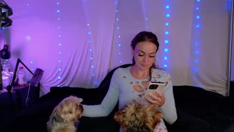 Snapshot of its_allixo chatting on July 13, 5:27 pm Alli online show from July 13, 5:27 pm