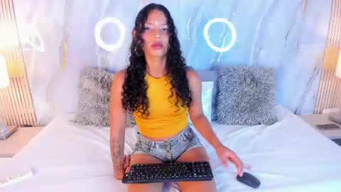 Snapshot of its_lexie chatting on June 18, 1:04 pm Lexie online show from June 18, 1:04 pm
