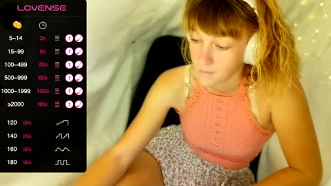 Snapshot of its_lily chatting on January 30, 12:29 am Lily online show from January 30, 12:29 am