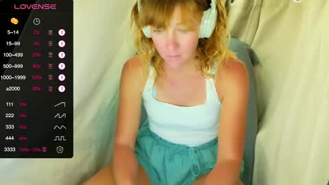 Snapshot of its_lily chatting on September 23, 2:03 am Lily online show from September 23, 2:03 am