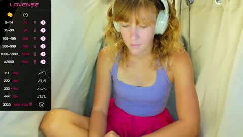 Snapshot of its_lily chatting on October 25, 8:14 pm Lily online show from October 25, 8:14 pm