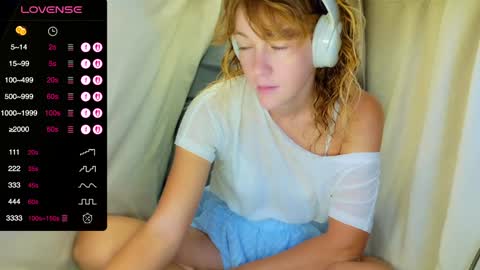 Snapshot of its_lily chatting on November 18, 8:13 pm Lily online show from November 18, 8:13 pm