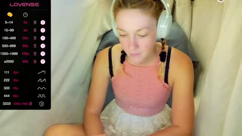 Snapshot of its_lily chatting on December 14, 8:46 pm Lily online show from December 14, 8:46 pm