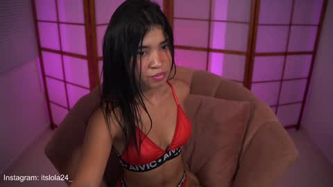 Snapshot of its_lola chatting on January 21, 3:26 am online show from January 21, 3:26 am