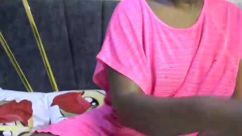 Snapshot of its_sweet chatting on October 31, 9:43 am BigAss horny online show from October 31, 9:43 am