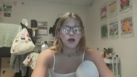 Snapshot of itsalexlove chatting on February 5, 2:19 am Alex Love online show from February 5, 2:19 am