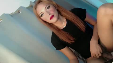 Snapshot of itsapril99913551 chatting on January 18, 5:39 pm April online show from January 18, 5:39 pm