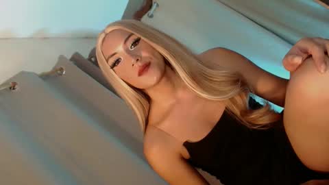 Snapshot of itsapril99913551 chatting on February 17, 4:13 pm April online show from February 17, 4:13 pm