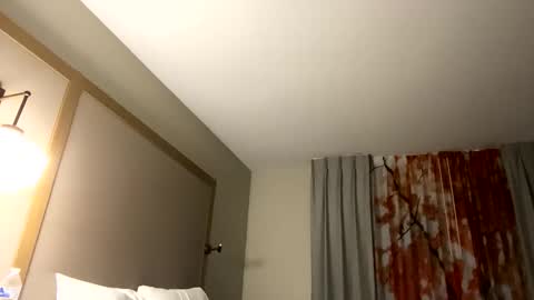 Snapshot of itsavibeouthere chatting on December 17, 6:56 am itsavibeouthere online show from December 17, 6:56 am