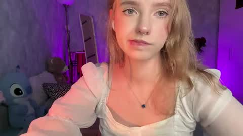 Snapshot of itsevedarkside_ chatting on June 17, 5:54 am Eva online show from June 17, 5:54 am