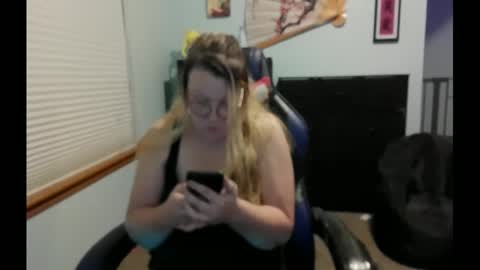 Snapshot of itsglitch222 chatting on September 15, 7:52 am Itsglitchh222 online show from September 15, 7:52 am