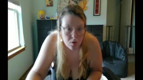 Snapshot of itsglitch222 chatting on September 15, 9:37 pm Itsglitchh222 online show from September 15, 9:37 pm