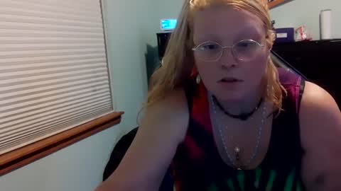 Snapshot of itsglitch222 chatting on September 22, 6:04 am Itsglitchh222 online show from September 22, 6:04 am
