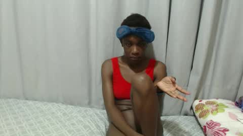 Laynne online show from October 23, 2:27 pm