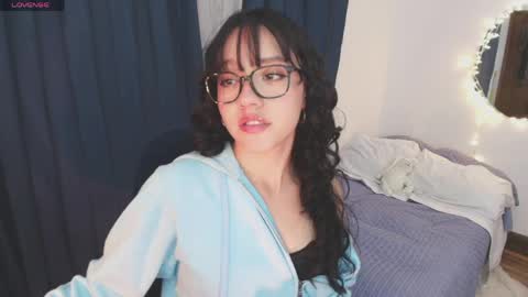 Snapshot of itsliaa chatting on May 9, 11:32 pm LIA online show from May 9, 11:32 pm