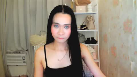 Snapshot of itsme_kat chatting on July 24, 3:43 pm itsme_kat online show from July 24, 3:43 pm