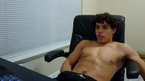 Snapshot of itstarzan chatting on February 3, 6:00 am TARZAN online show from February 3, 6:00 am