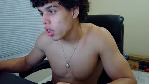 Snapshot of itstarzan chatting on February 4, 5:24 am TARZAN online show from February 4, 5:24 am