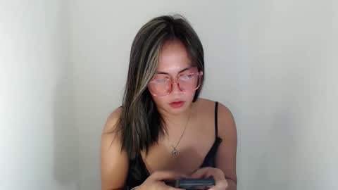 itsurgil_kloeh online show from November 17, 7:03 am