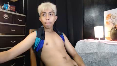 Snapshot of itsyourcummerboy_xx chatting on May 31, 7:59 pm Kyle online show from May 31, 7:59 pm