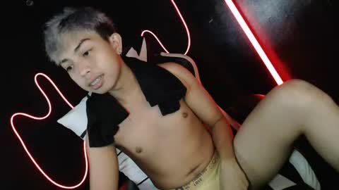 Snapshot of itsyourcummerboy_xx chatting on July 7, 12:42 pm Kyle online show from July 7, 12:42 pm