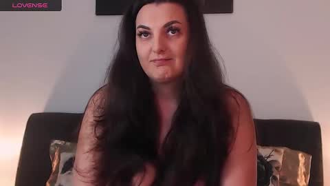 Snapshot of itsyourlady chatting on February 12, 10:03 am Melissa Khaan online show from February 12, 10:03 am